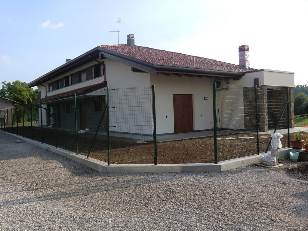 Alloggio Agrituristico Ai Tre Castelli Moruzzo Exterior photo
